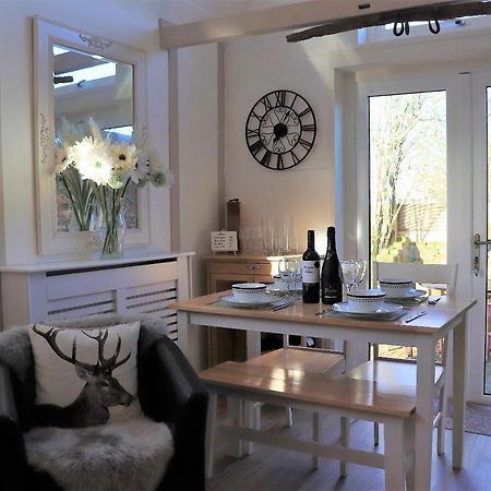 Beautiful Barn Conversion, 3 Bed, Hot Tub, Sauna, Gym, Enclosed Garden 赖德 外观 照片