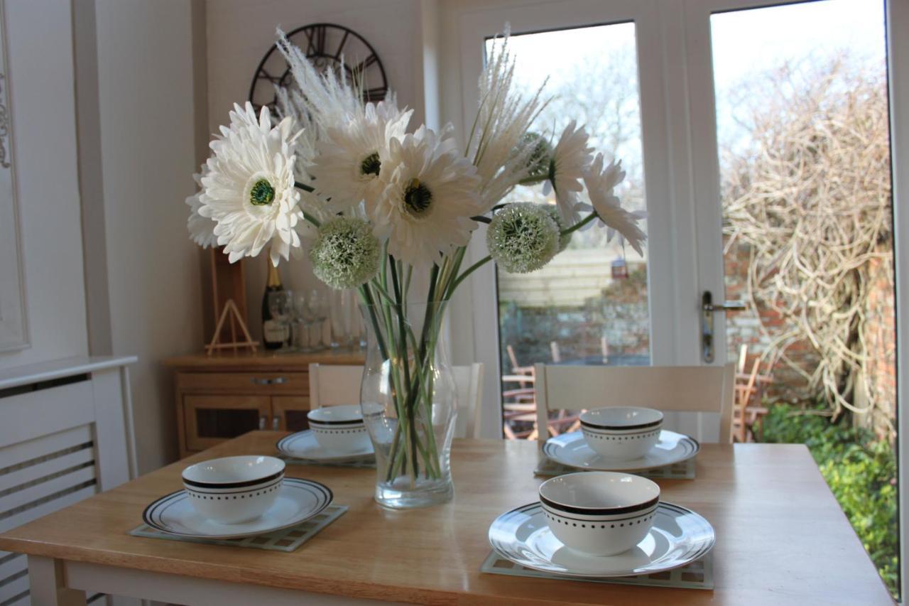 Beautiful Barn Conversion, 3 Bed, Hot Tub, Sauna, Gym, Enclosed Garden 赖德 外观 照片