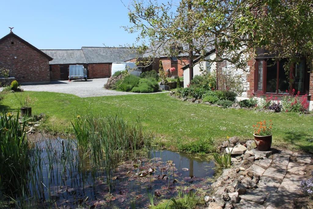 Beautiful Barn Conversion, 3 Bed, Hot Tub, Sauna, Gym, Enclosed Garden 赖德 外观 照片