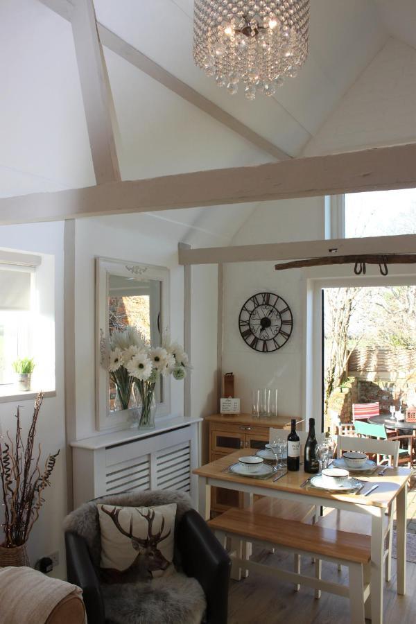 Beautiful Barn Conversion, 3 Bed, Hot Tub, Sauna, Gym, Enclosed Garden 赖德 外观 照片