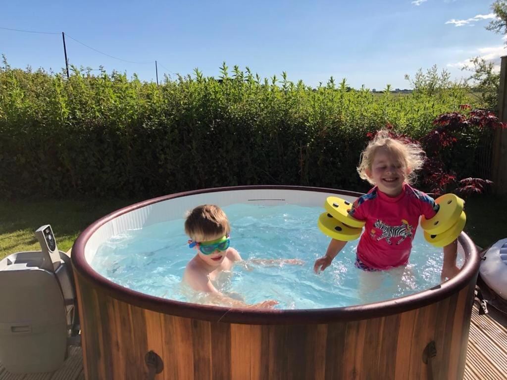 Beautiful Barn Conversion, 3 Bed, Hot Tub, Sauna, Gym, Enclosed Garden 赖德 外观 照片